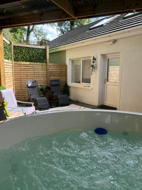 Sèid Bò - Sleeps 6 - NEW Private 6 Person HotTub Available